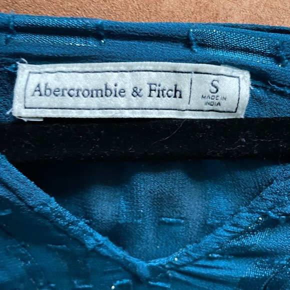 Abercrombie & Fitch - Picture 3 of 3
